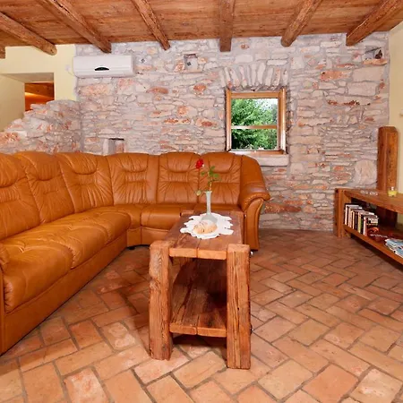 Holiday home Valverana In Sisan