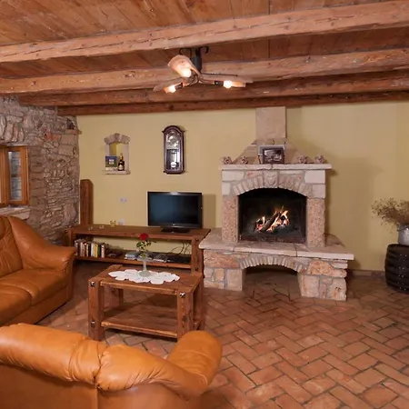 Valverana In Sisan Holiday home