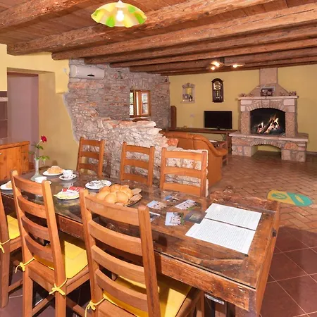 Valverana In Sisan Holiday home *